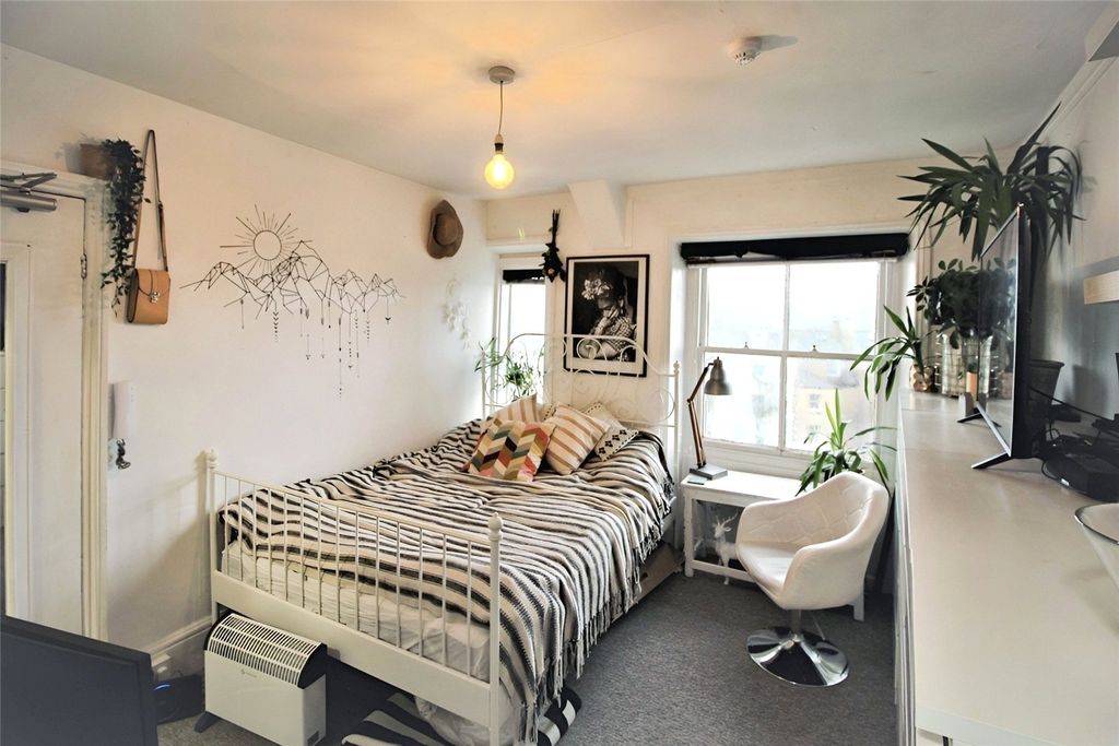 Property photo 2 of 5 Studio Room