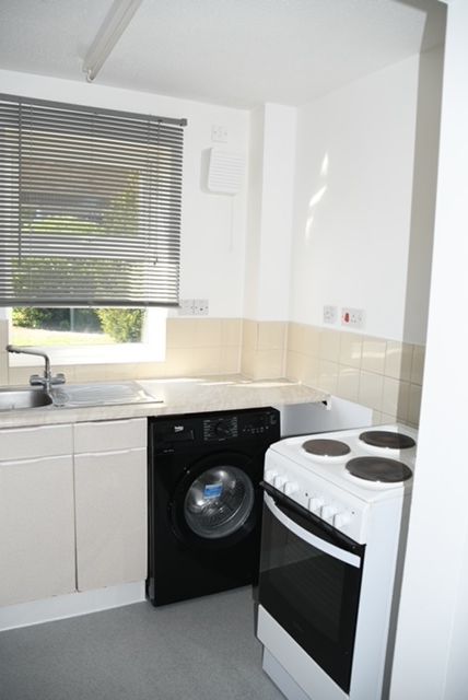 Property photo 2 of 10 Kitchen 1