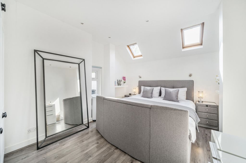 Property photo 3 of 18 1327951-15-68834F...