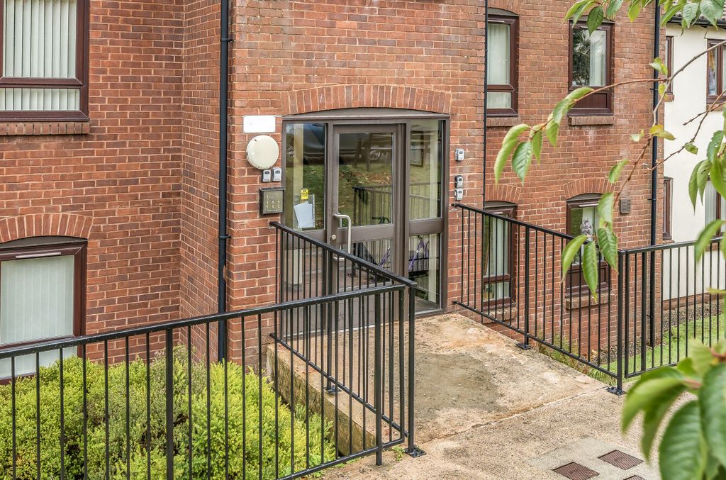 Property photo 3 of 15 1358952-13-68Df96...