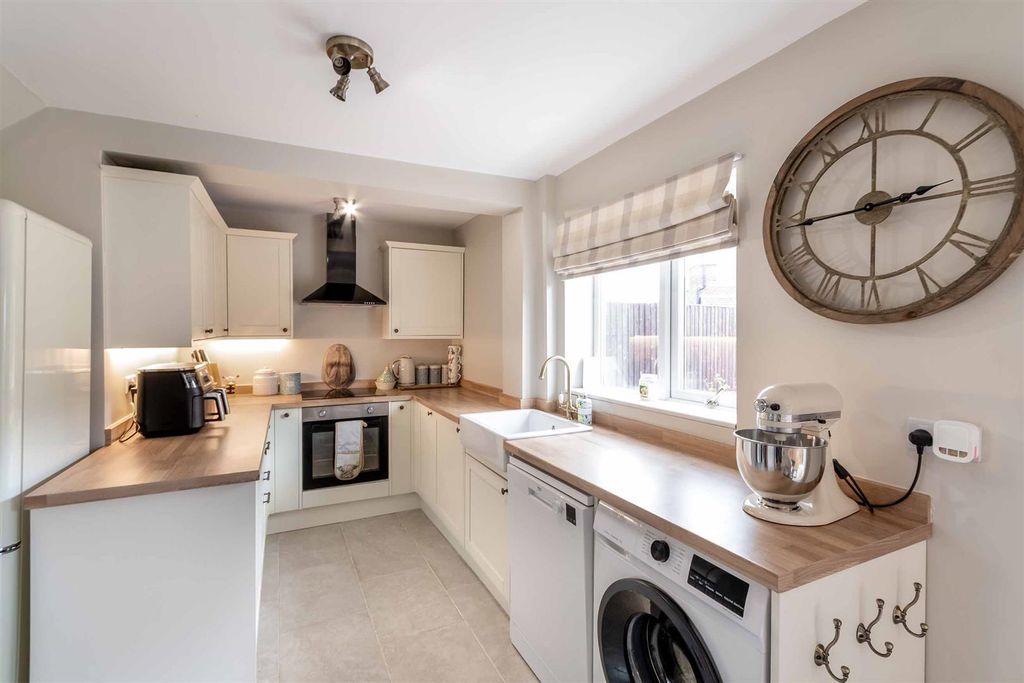 Property photo 2 of 19 Kitchen