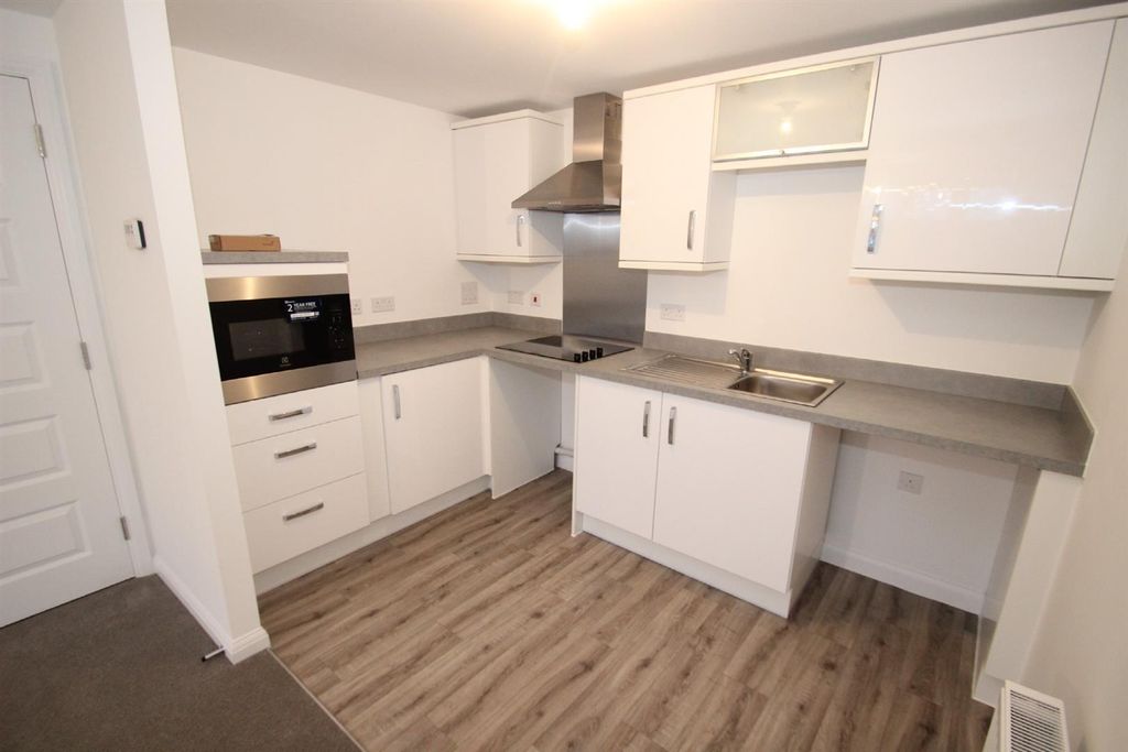 Property photo 3 of 5 .