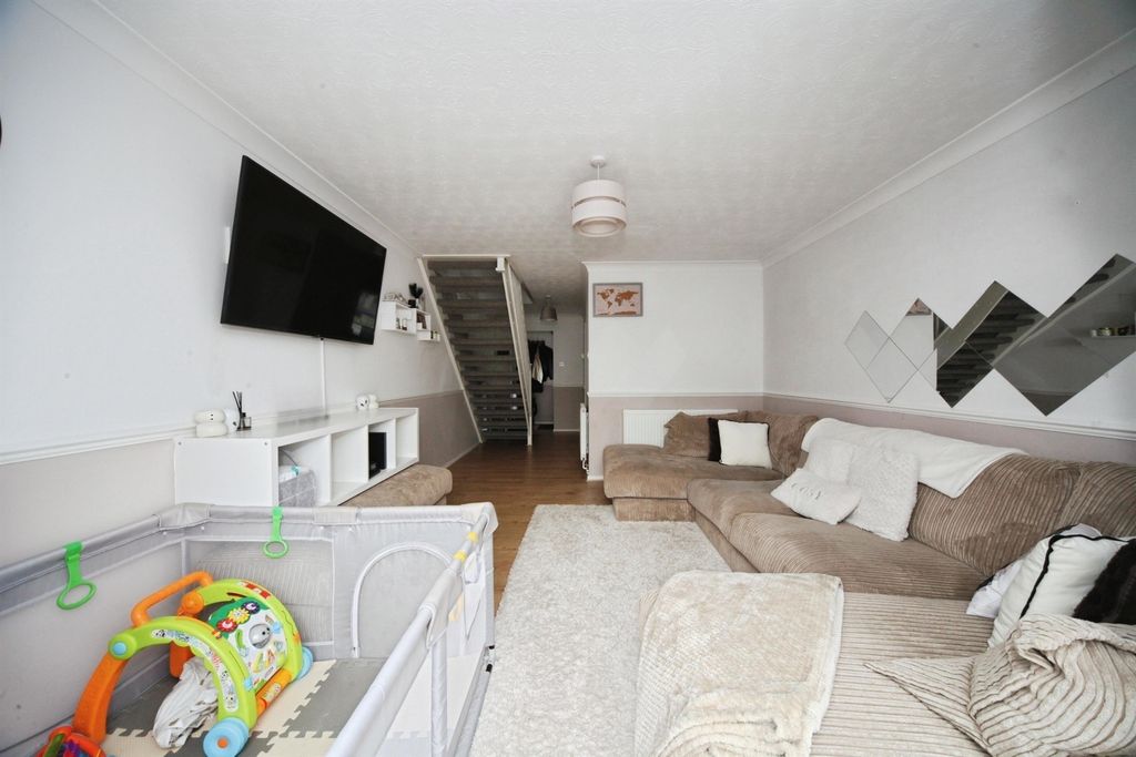 Property photo 2 of 8