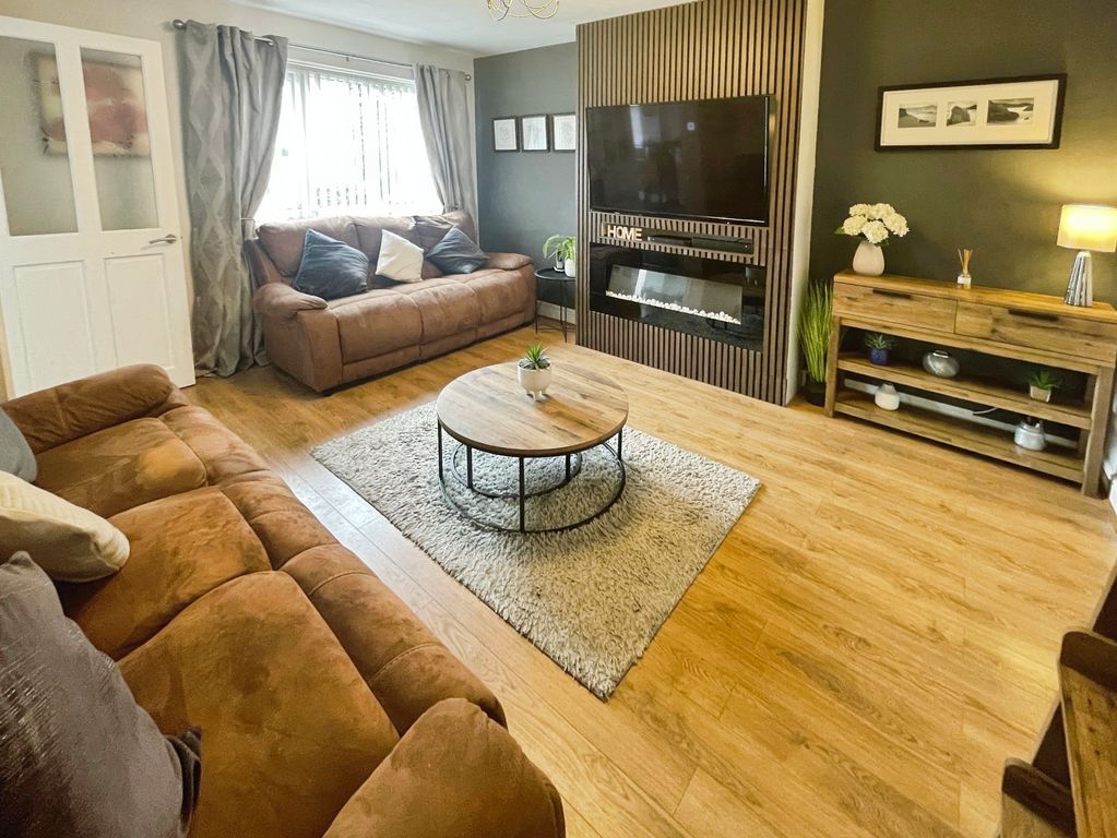 Property photo 2 of 13 Lounge