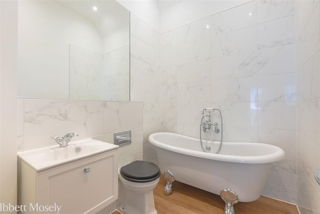 Property photo 2 of 13 10 Bathroom.Jpg