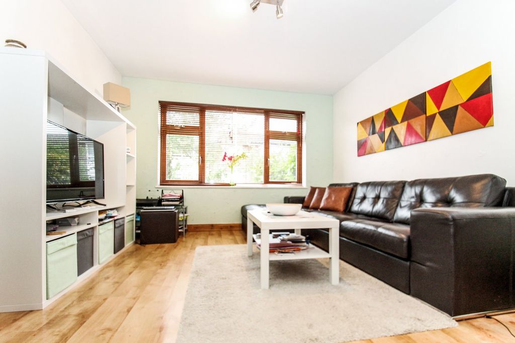 Property photo 2 of 11 Lounge