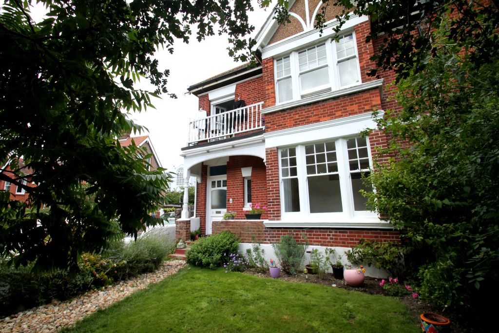 Property photo 1 of 6