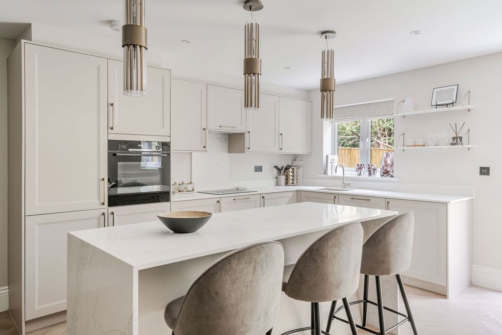 Property photo 1 of 35