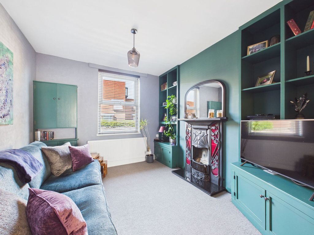 Property photo 2 of 18 Lounge