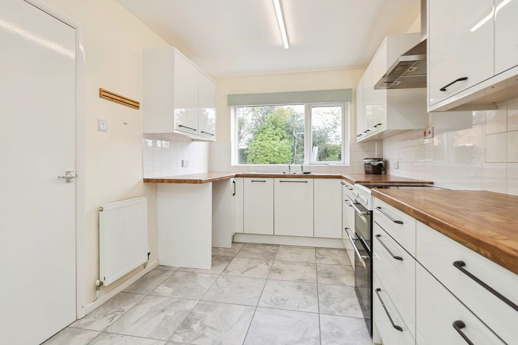 Property photo 2 of 20 Kitchen