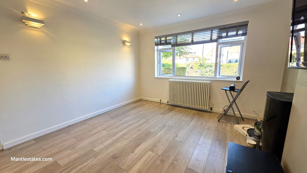 Property photo 2 of 19 Front Reception