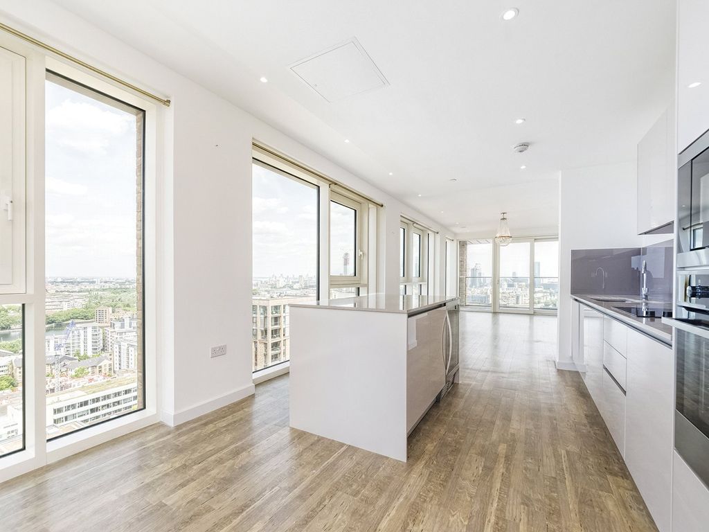 Property photo 2 of 15 Marine Wahrf Se8