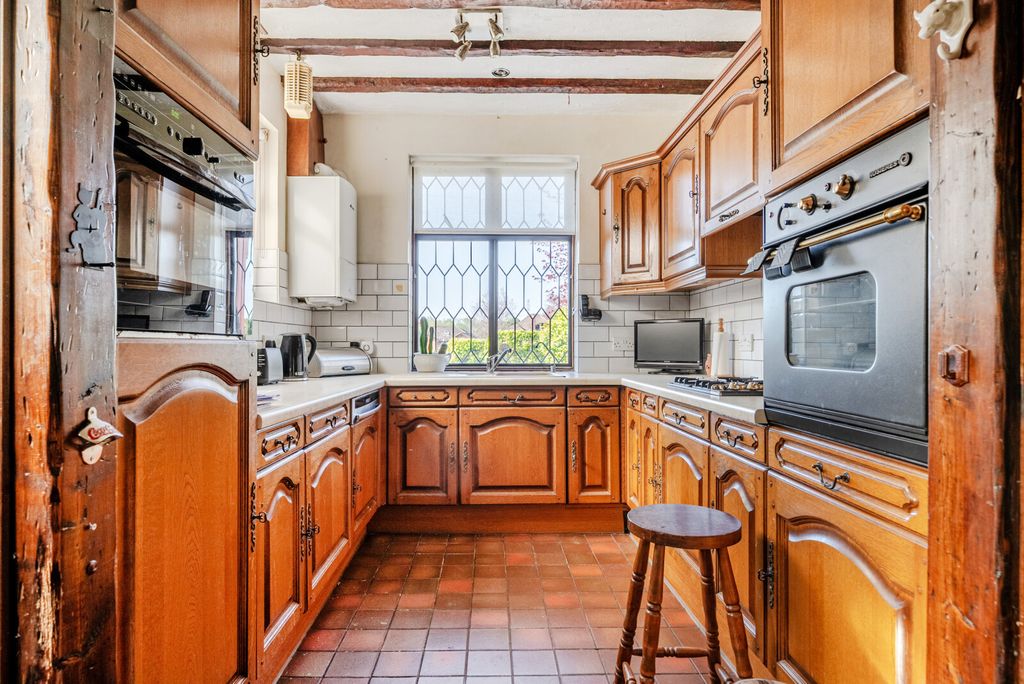 Property photo 2 of 18 Kitchen
