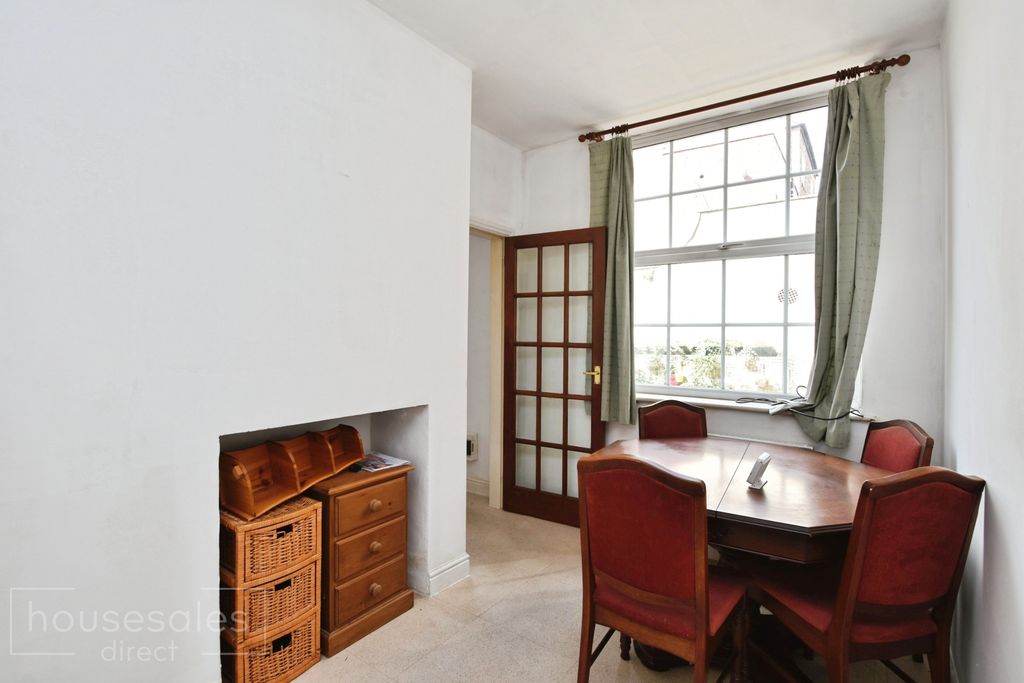 Property photo 3 of 7