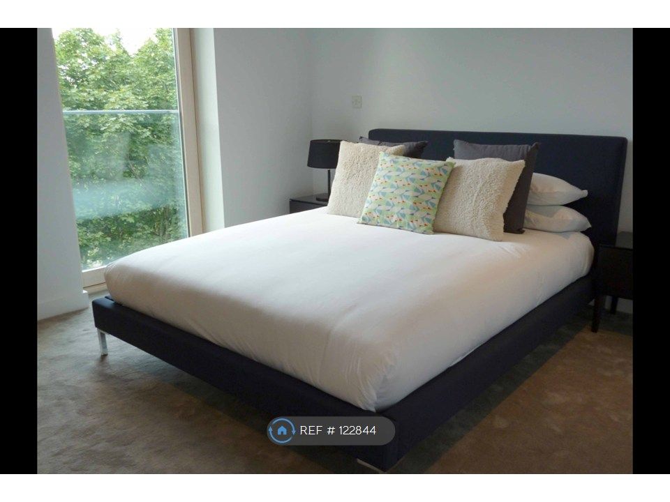 Property photo 2 of 5 Bed Room