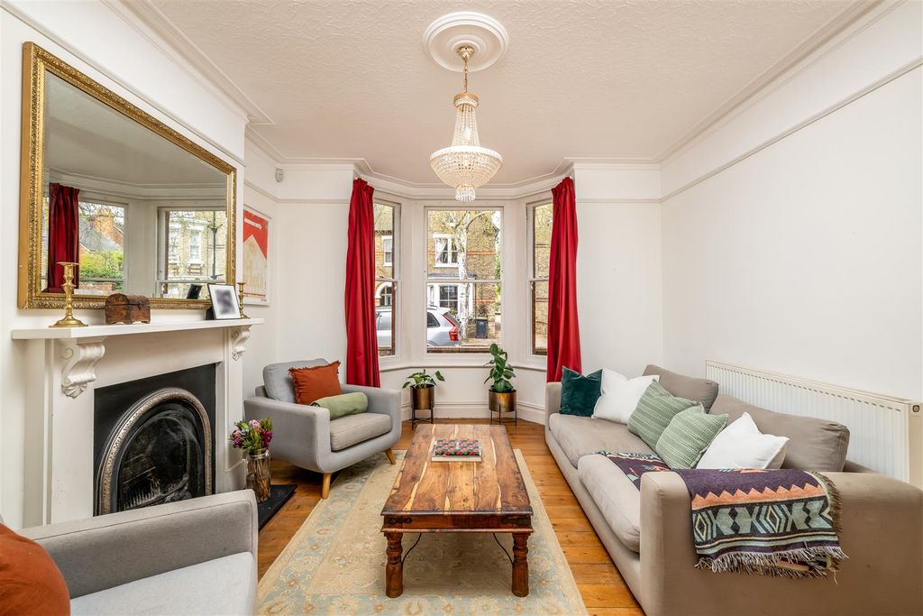 Property photo 2 of 30 260409 - 33 Waterloo Road, Bedford - 05.Jpg