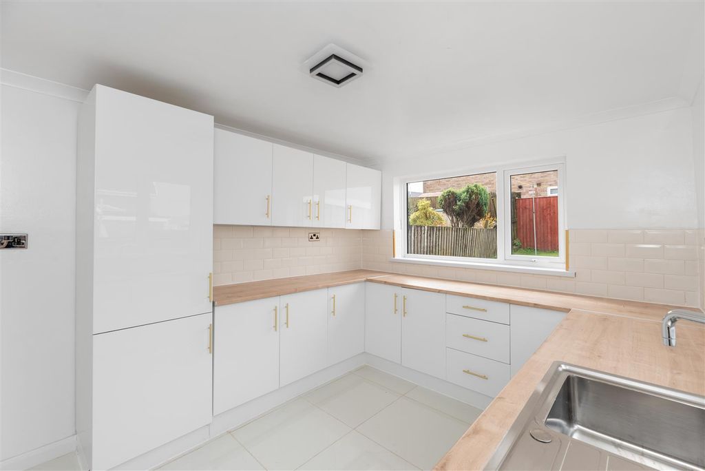 Property photo 2 of 19 Kitchen
