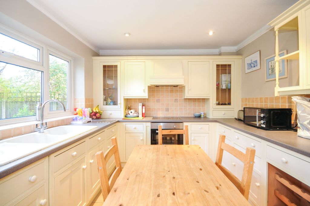 Property photo 2 of 12 Fa65E5E4-A2c5-4E67-A
