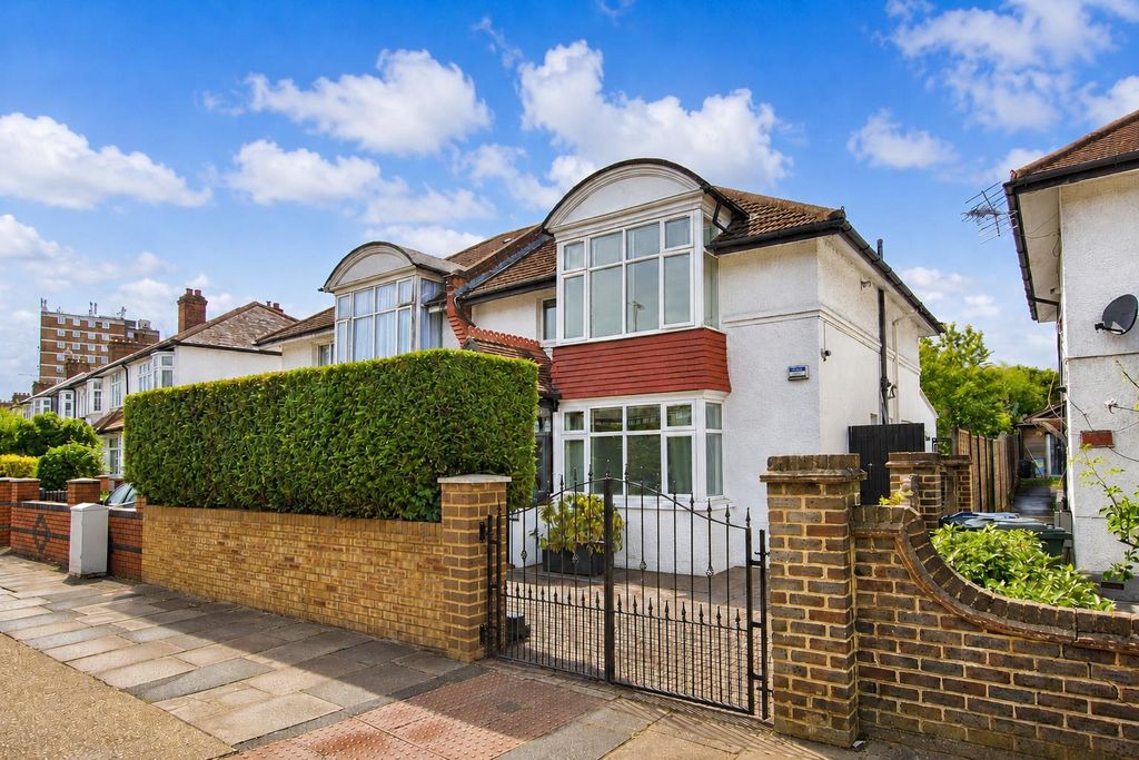 Property photo 1 of 20 Greenford 9Bb6.Png
