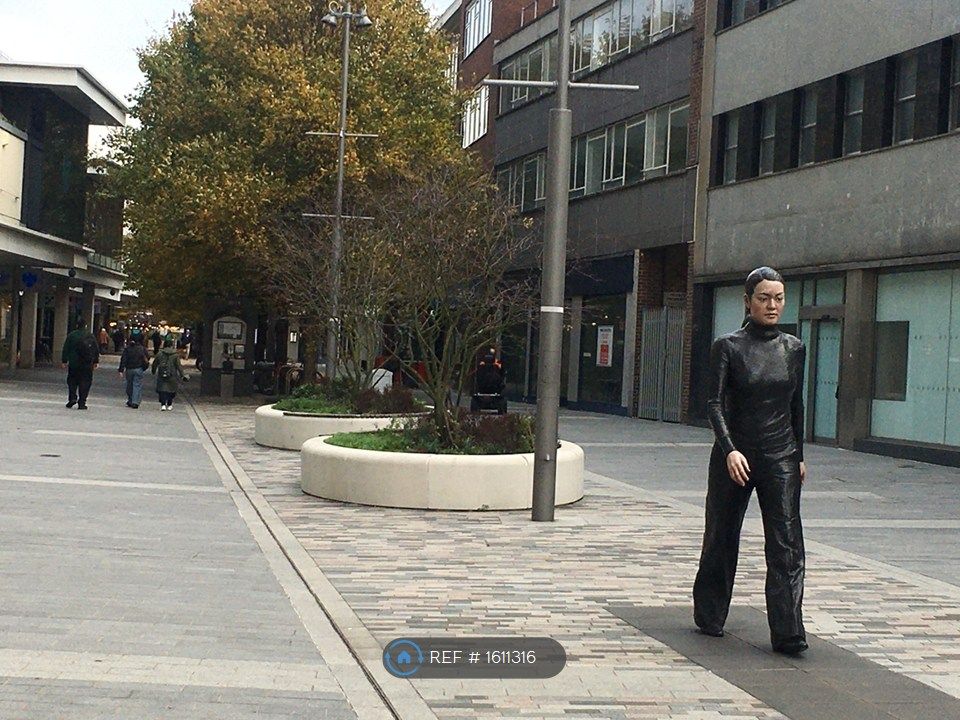 Property photo 1 of 11 Street Scene