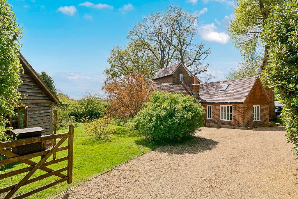 Property photo 2 of 31