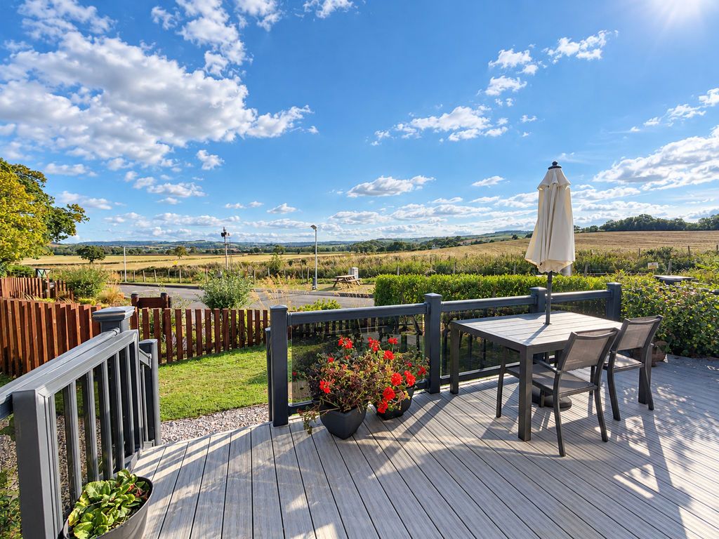 Property photo 3 of 27 Decking
