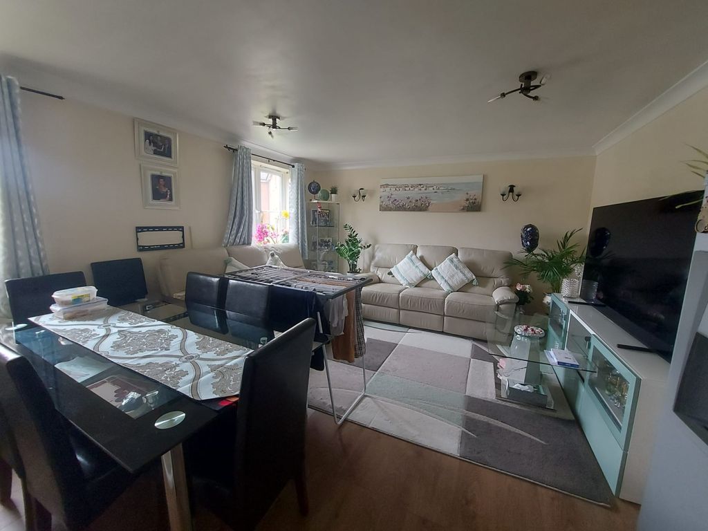 Property photo 3 of 6 Gallery