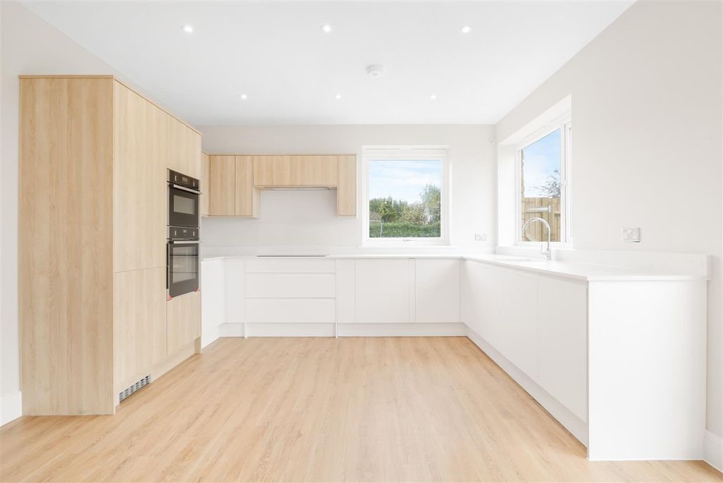 Property photo 3 of 13 Barby 1-25.Jpg