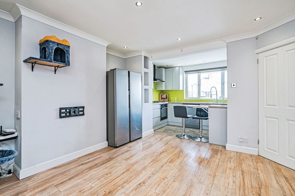 Property photo 3 of 17 Photo