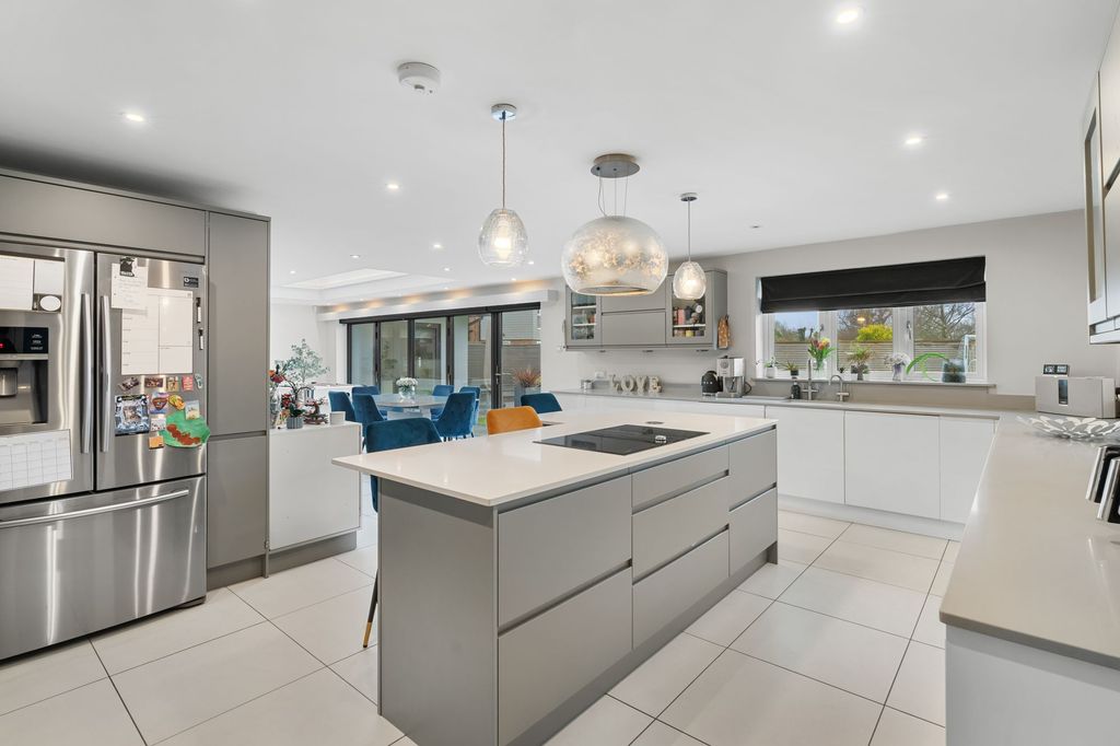 Property photo 3 of 21