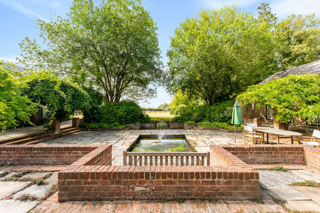 Property photo 3 of 33