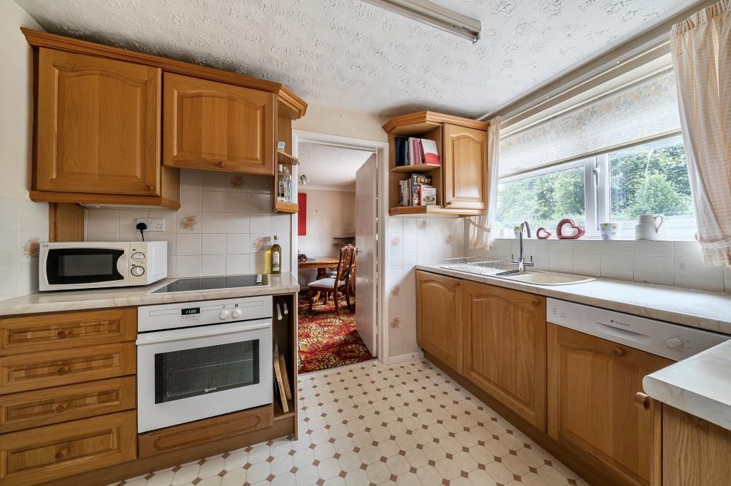 Property photo 3 of 21 Kitchen