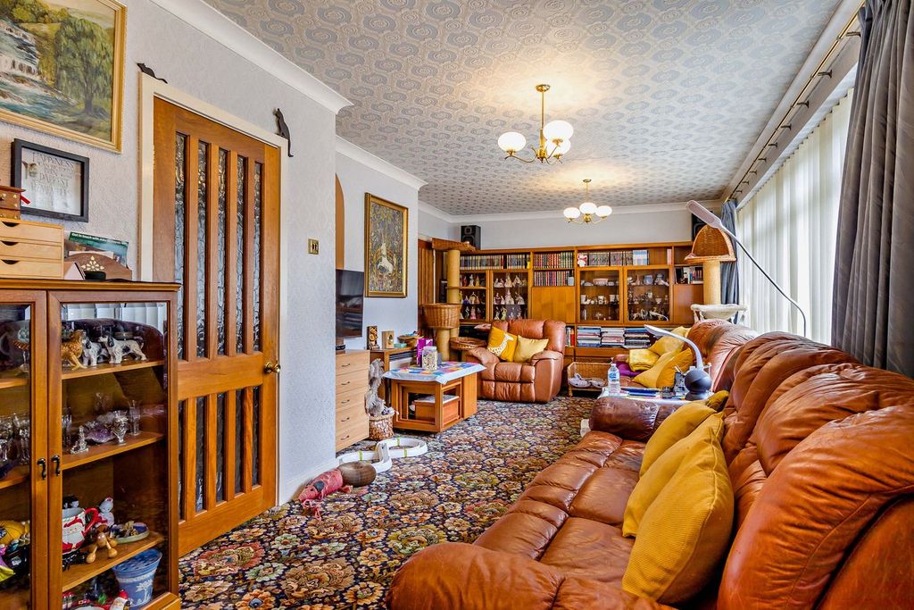 Property photo 2 of 23