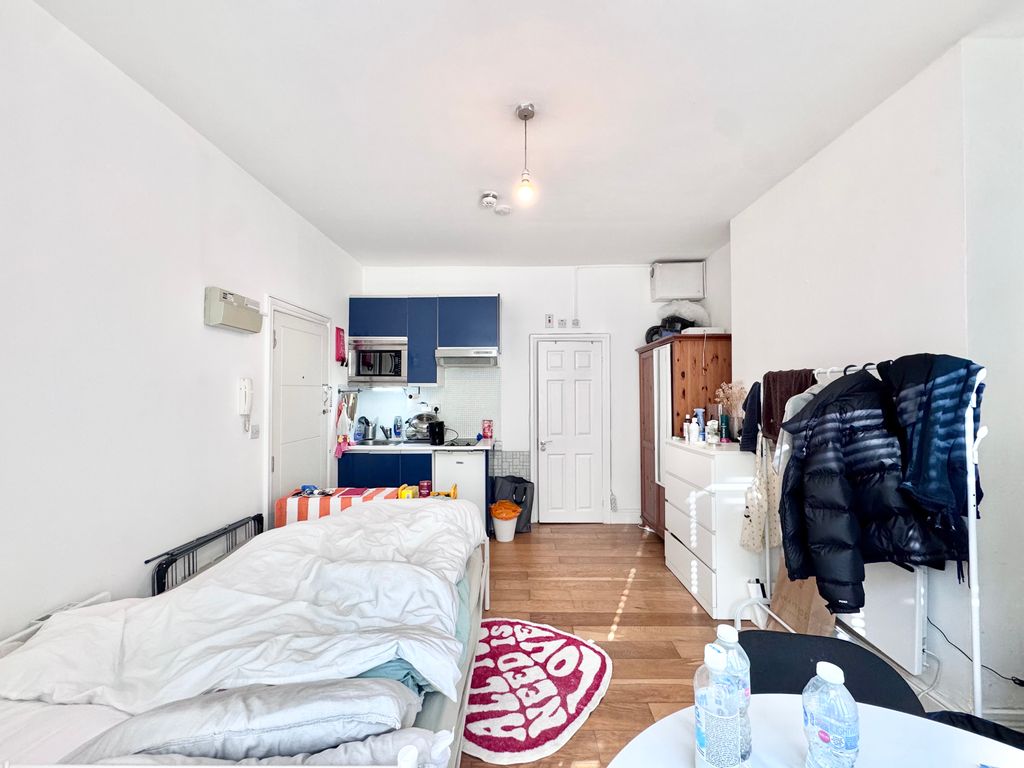 Property photo 3 of 6