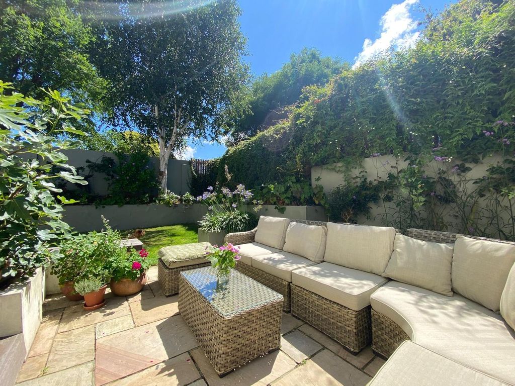 Property photo 2 of 22