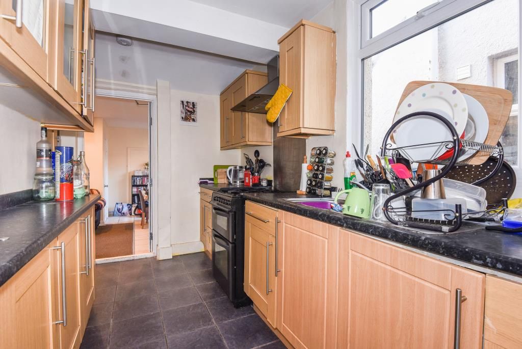 Property photo 3 of 10 Kitchen