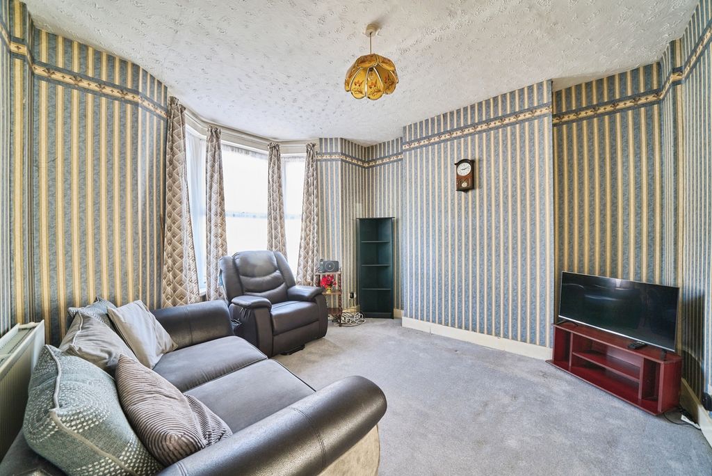 Property photo 3 of 22 Pbox-Img.Jpg