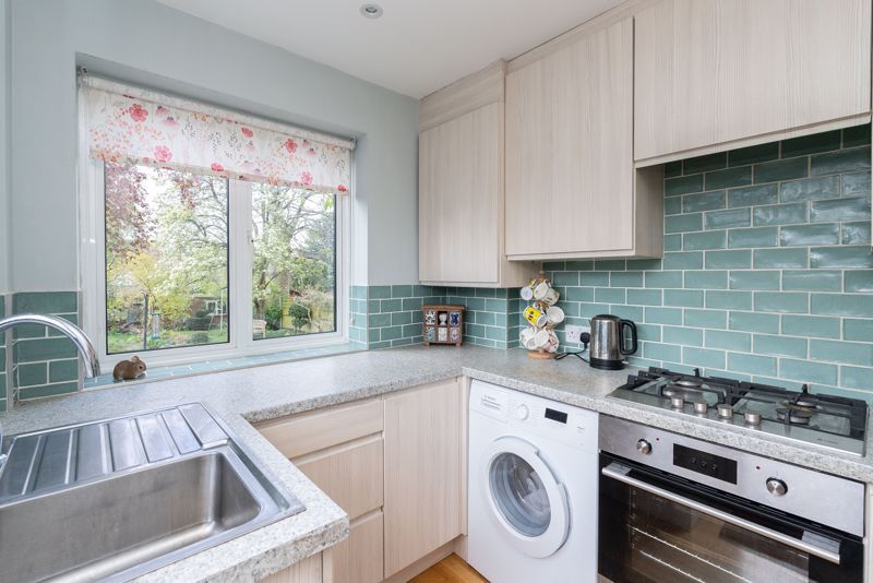 Property photo 2 of 16 Ivy Gate