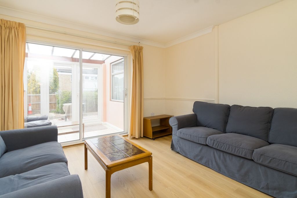 Property photo 3 of 10 1063344