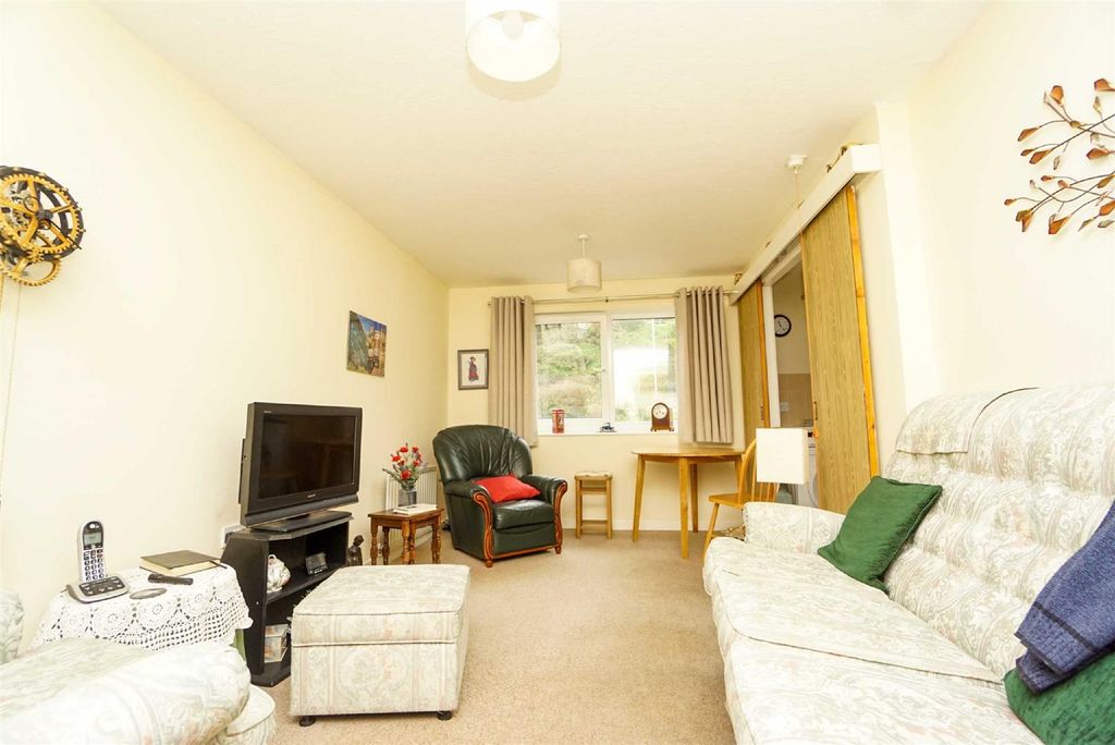 Property photo 2 of 8