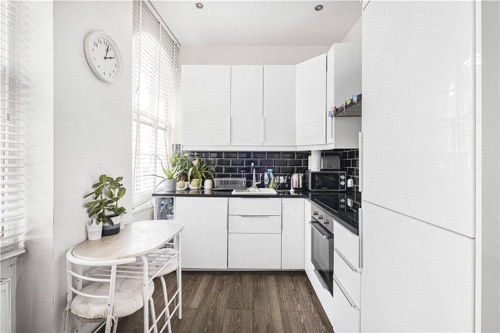 Property photo 2 of 10 Kitchen