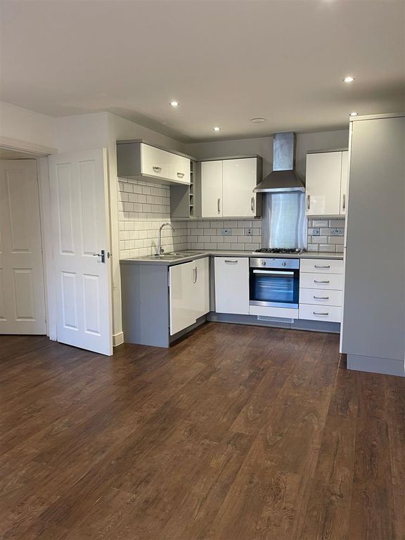 Property photo 3 of 9 4De894Ad-9F8E-4B47-91Ad-012870c69F9d.Jpg