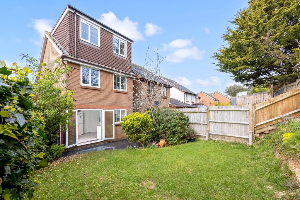 Property photo 2 of 20