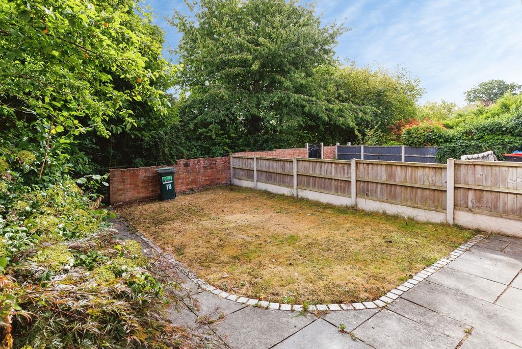 Property photo 2 of 21 Front Garden