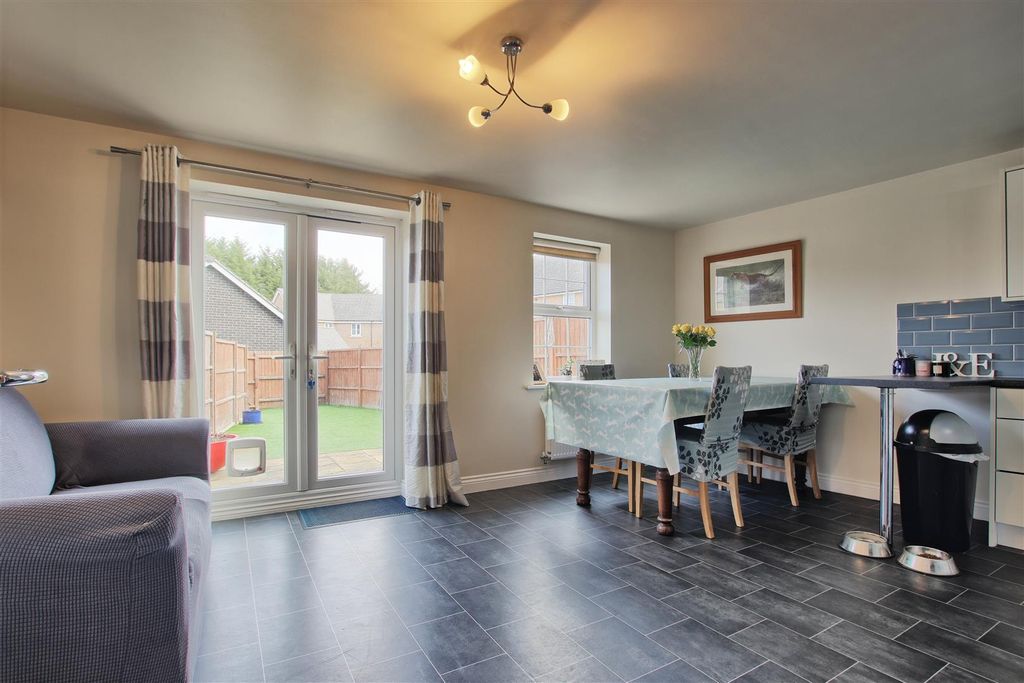 Property photo 3 of 16 Dining Area To Garden.Jpg