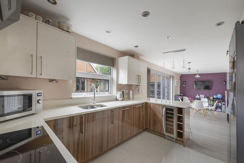 Property photo 2 of 17 Kitchen/Diner/Family Room