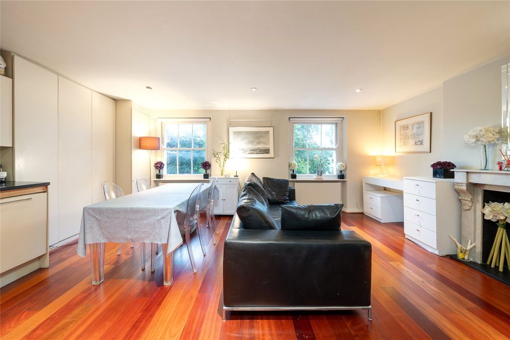 Property photo 1 of 8 Reception