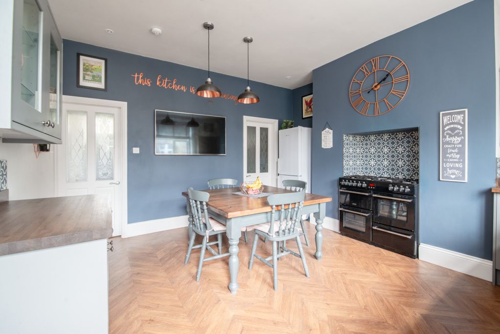 Property photo 3 of 25 Dining Kitchen