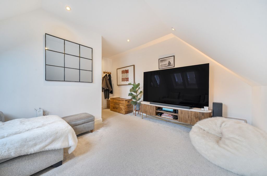 Property photo 3 of 17 1388161-6-694A4Ed...