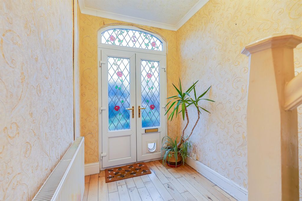 Property photo 3 of 34